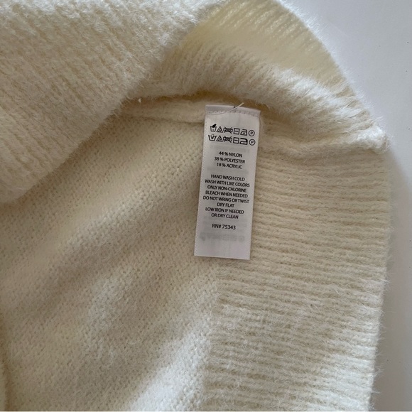 Jessica Simpson White V-neck Fleece Knot Sweater - Picture 9 of 9